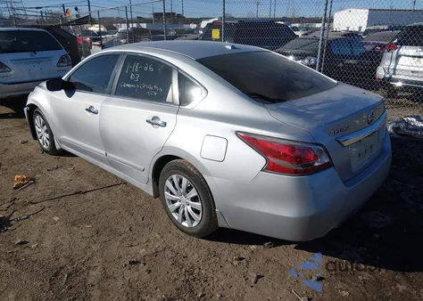 2015 Nissan Altima 2.5 S z USA, uszkodzony, nr VIN 1N4AL3AP4FN401545